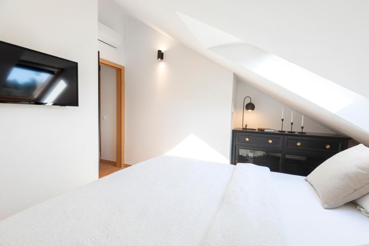 Appartamento Apartman Luri Sutivan Esterno foto